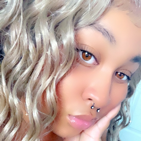 Meet your Posher, Briana - Picture 1 of 1